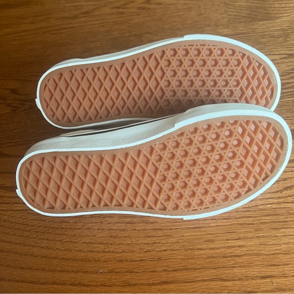 VANS Never worn, black and camo, sz 5 - Picture 4 of 5